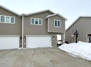 1743 Calgary Loop, Bismarck, ND 58503