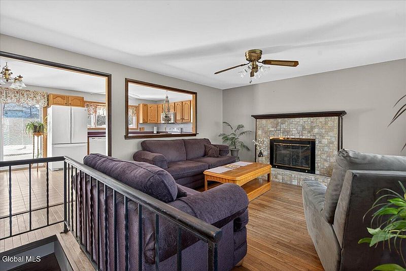 3rd image of 25 Dorchester Drive