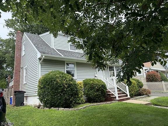 2nd image of 525 Sycamore St