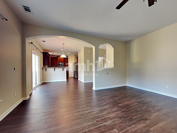 5th image of 170 Lakepointe Dr