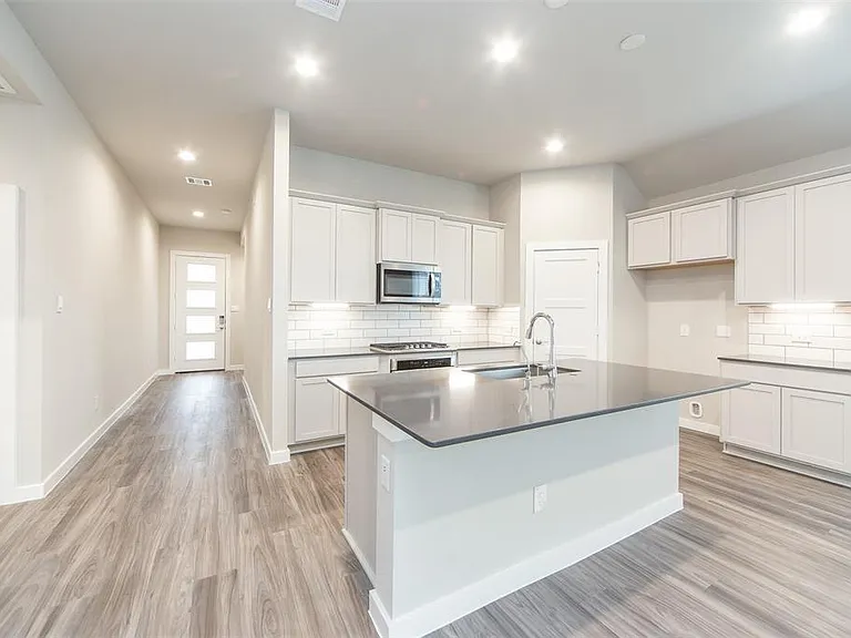 4303 Verona Hills Ln — Photo 3