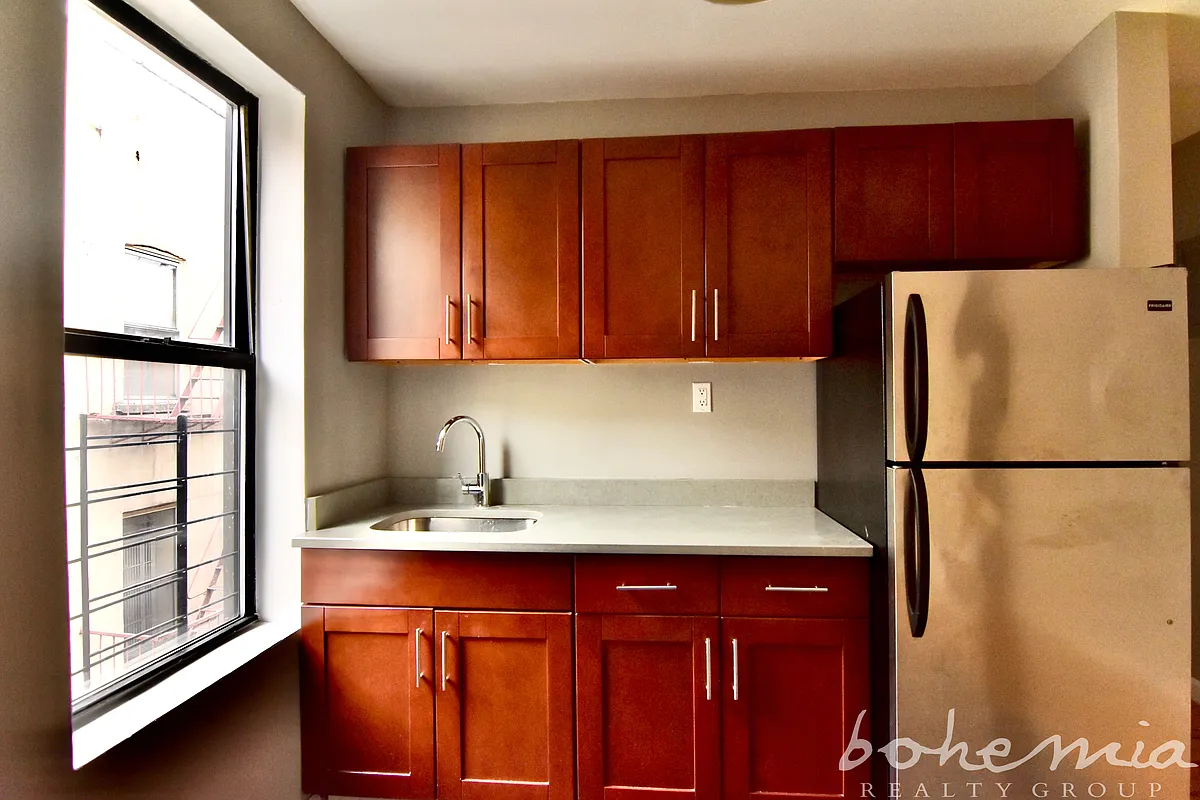 Building Photo - 304 W 151st St #27