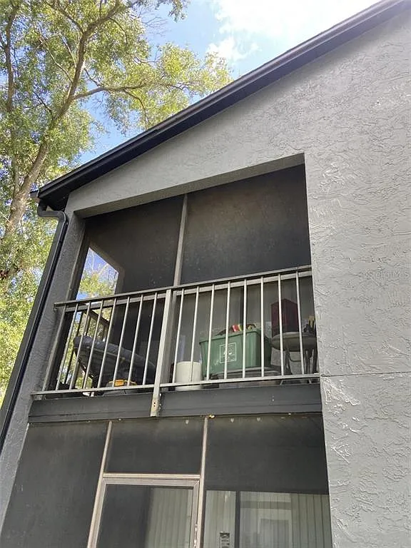 2 bed, 1.0 bath, 914 sqft, $1,695 — Photo 2
