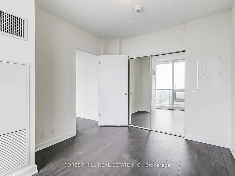 2221 Yonge St #5703 — Photo 23