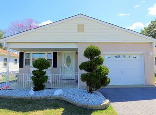 4 Ashcroft Ln, Toms River, NJ 08757
