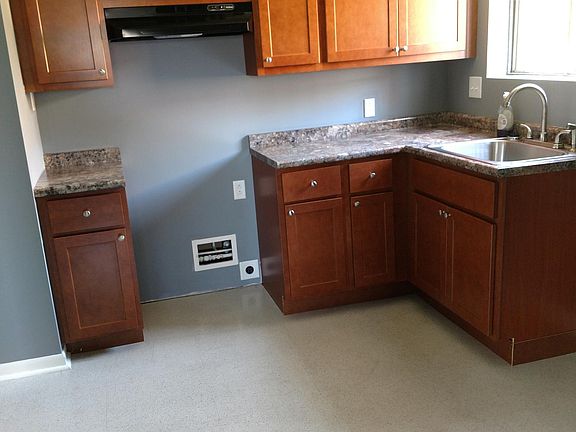 Newly Remodeled Kitchen Stove an Refrigerator installed this