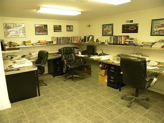 4th image of 1101 River Dr