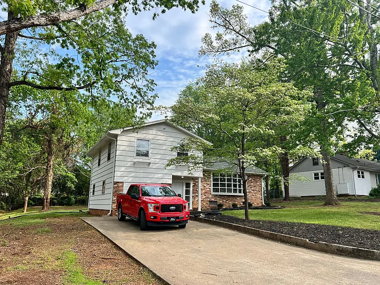 120 Bessie Ave — Photo 3