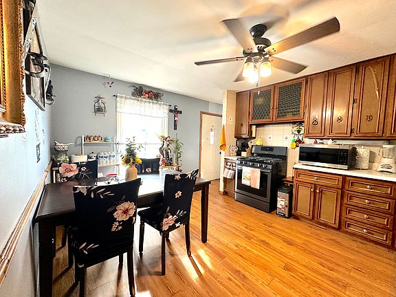 4th image of 334 E Clarendon Dr