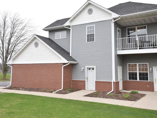 691 W Dekora St, Saukville, WI 53080