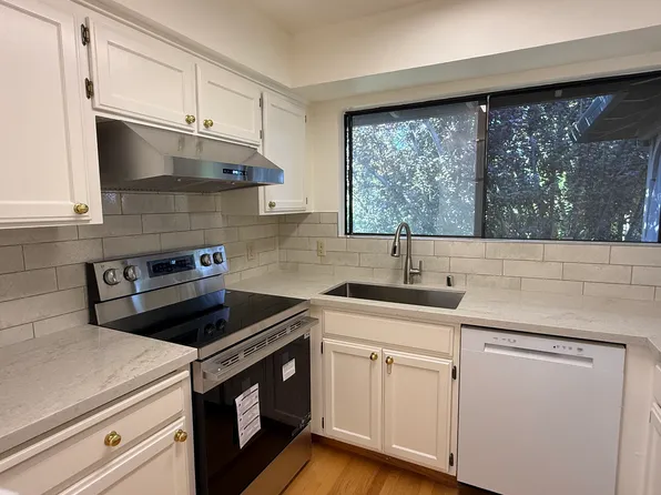 14654 Big Basin Way APT C, Saratoga, CA 95070