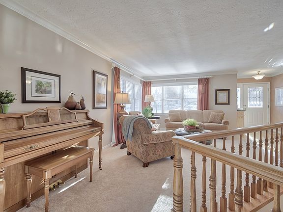 5th image of 2351 E Oakmont Dr