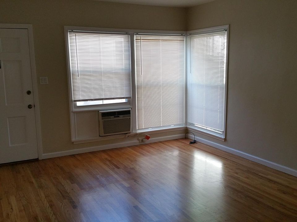 2nd image of 820 S Glenoaks Blvd