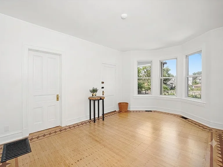 1629 W Foster Ave #1 — Photo 2