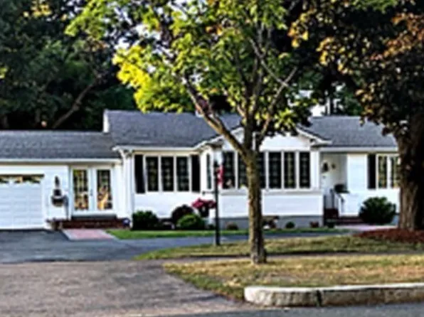 348 Lynn Fells Pkwy, Saugus, MA 01906