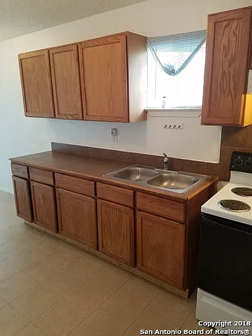 2 bed, 1.0 bath, 720 sqft, $925 — Photo 2