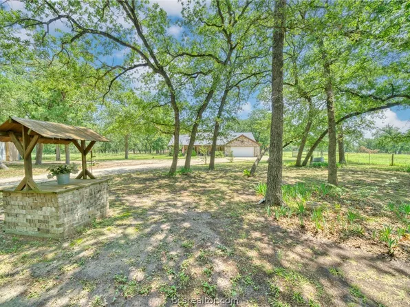 5236 Paso Fino Ln, Madisonville, TX 77864