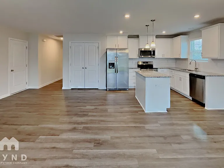 6823 Hardwick Ln — Photo 5