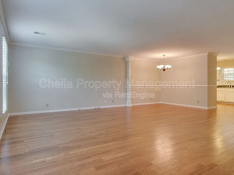 2615 Habersham Ave — Photo 8