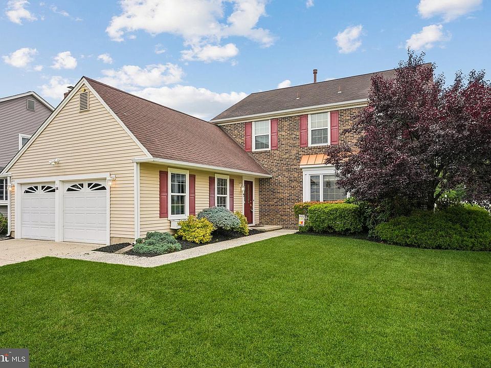 1st image of 14 White Pine Dr