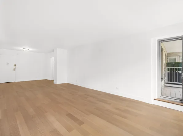 2 Fifth Avenue image 3 of 11