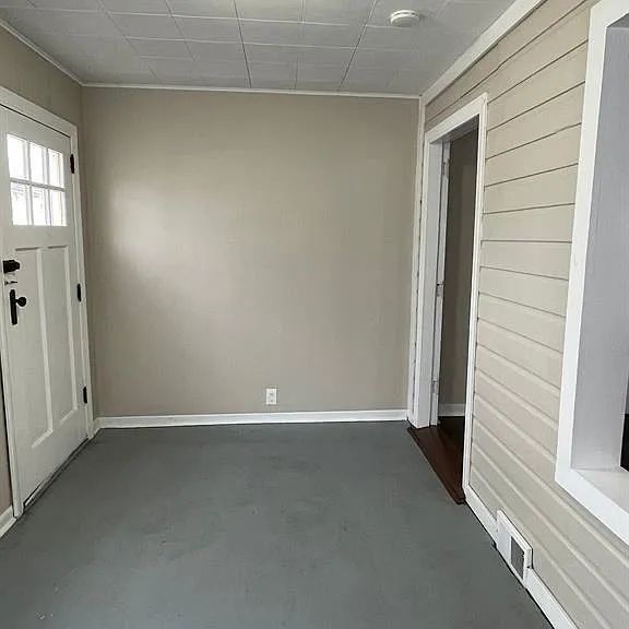7256 Prospect Ave — Photo 3