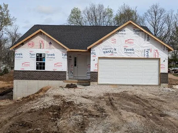 14 Cumberland Ave, Maryland Heights, MO 63043