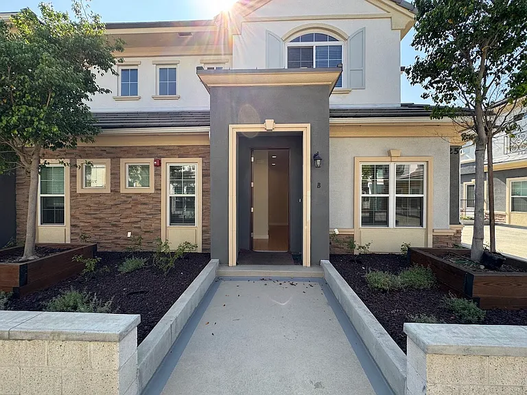 727 S Stoneman Ave #B — Photo 3