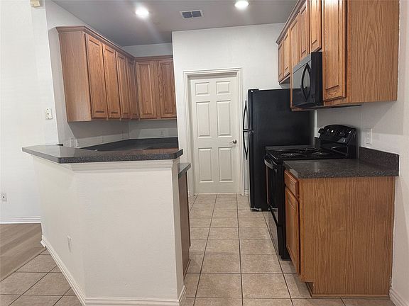 5th image of 8745 Manhattan Ave