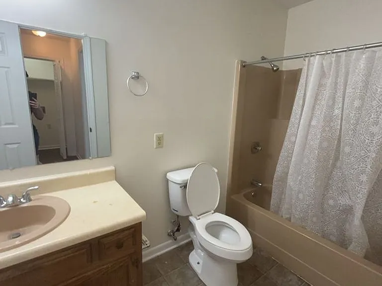 Oriole Apartments — Photo 15