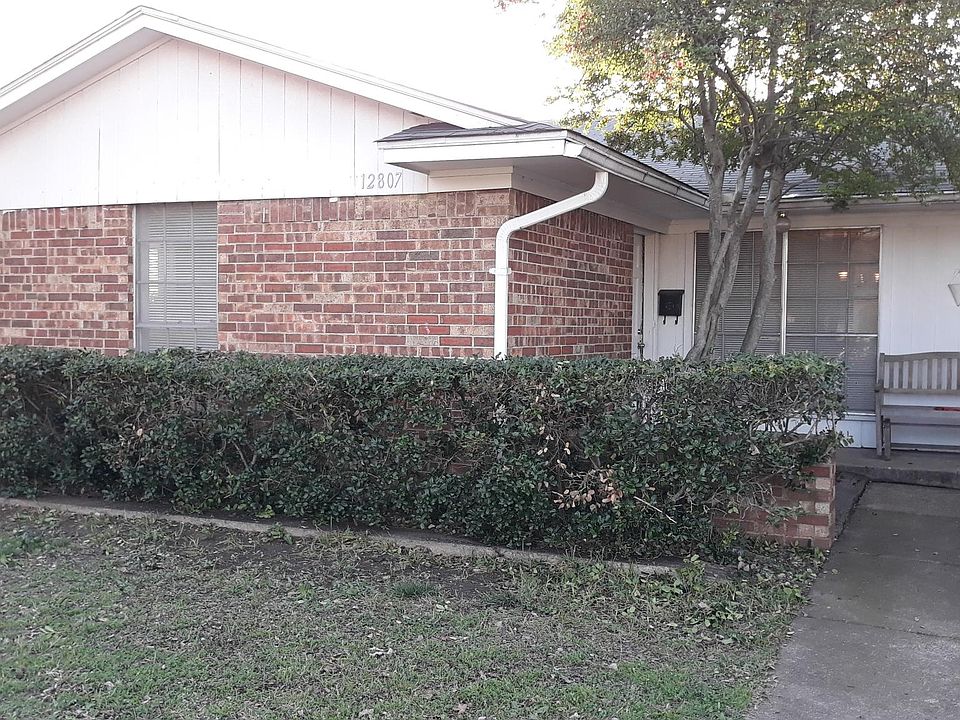 Cozy two bedroom 1 1/2 bathroom in North East Dallas area.
