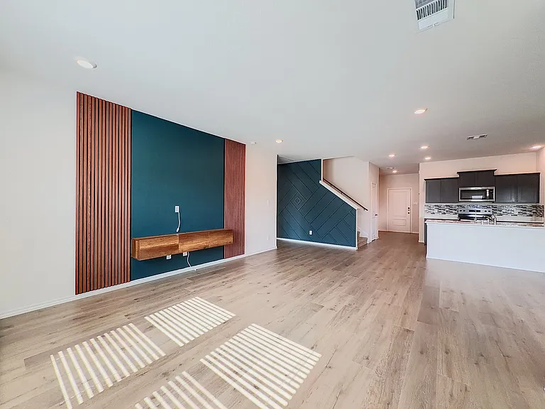 218 Alice Springs Ln — Photo 3