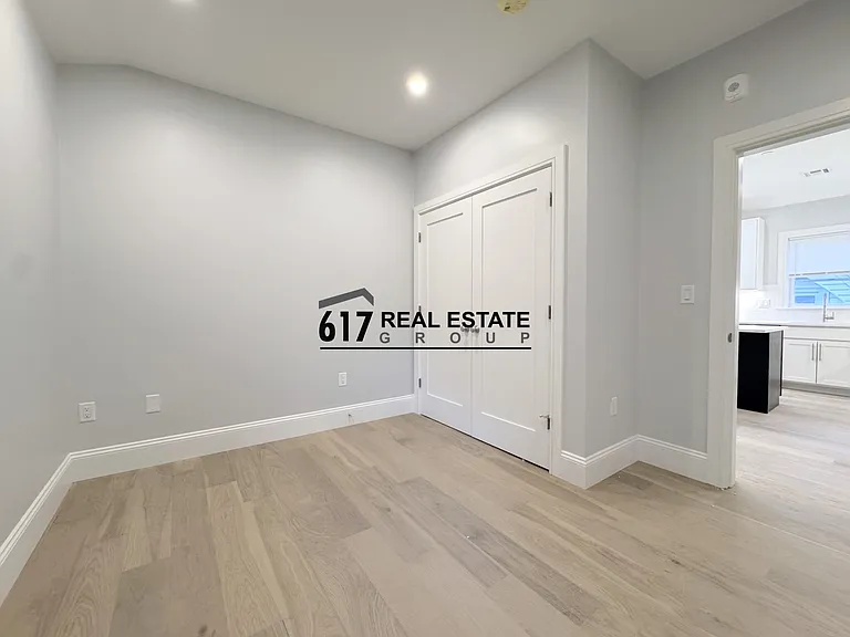 51-1 Fairbanks St — Photo 10