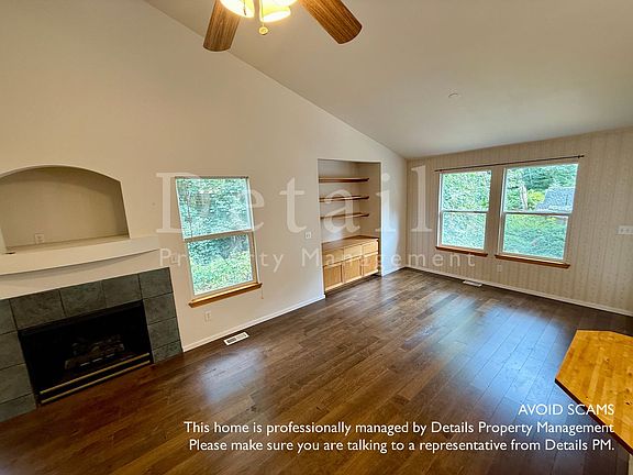 5th image of 140 NE Teri Ct