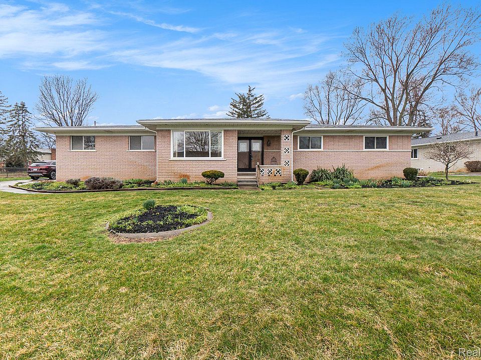 1st image of 55125 Washington Dr