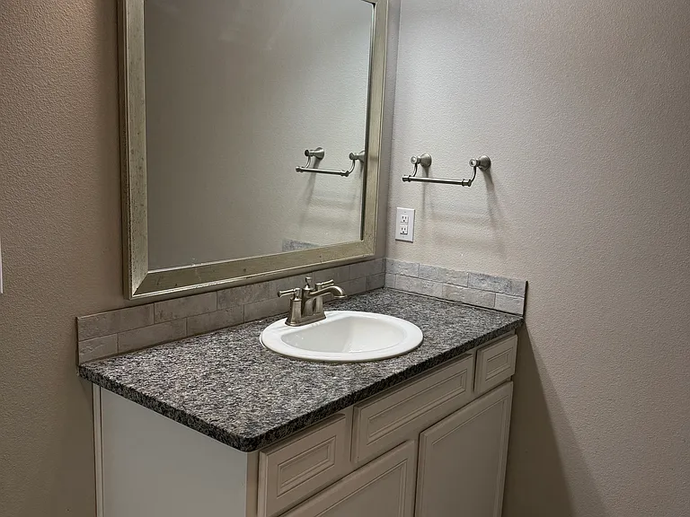 2901 Urbana Ave — Photo 16