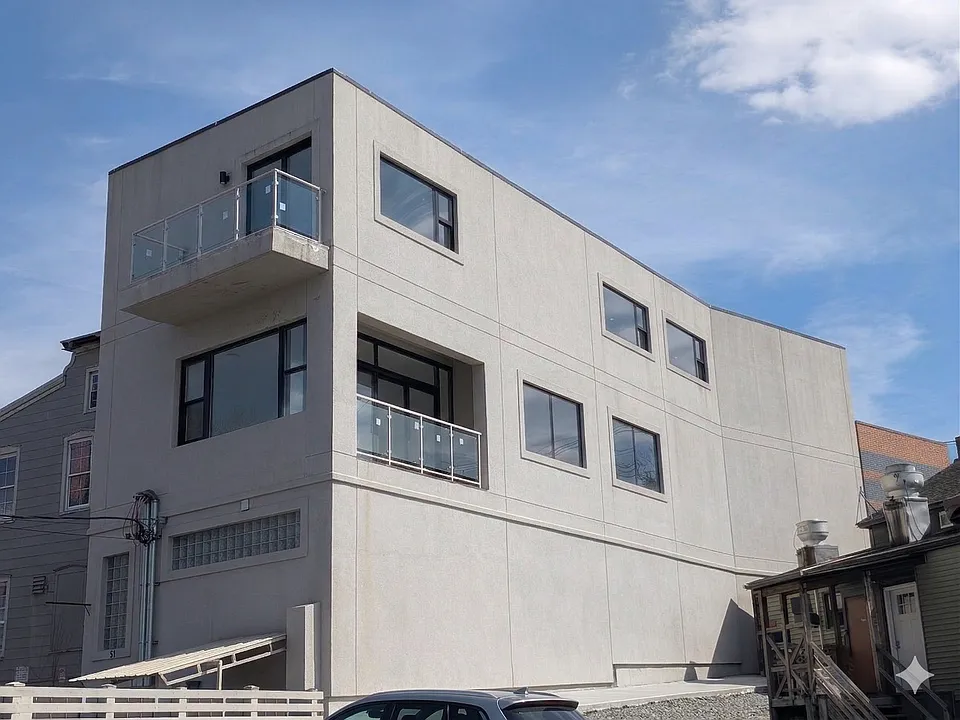 51 Main St #1