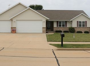 1217 Saunders Rd, Kaukauna, WI 54130