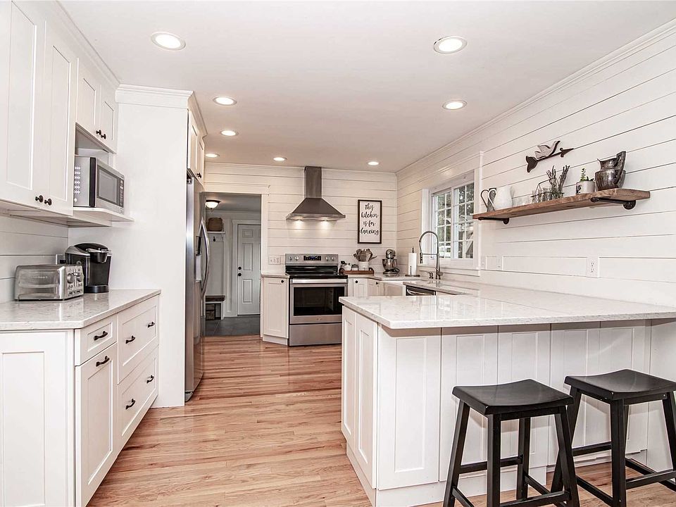 1st image of 131 Linda Ave