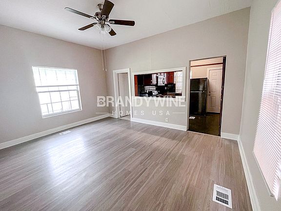 2nd image of 1011 1/2 E 15th Ave