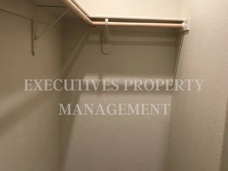 1470 Woodbury Ct — Photo 10