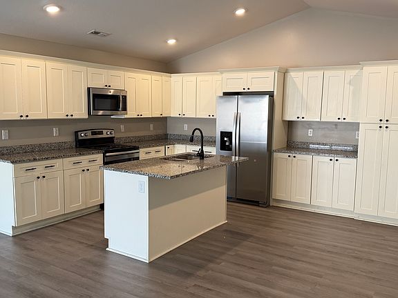 4th image of 3011 W Elm St