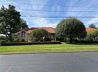 4 Shadowbrook Ln APT B, Smithfield, RI 02917