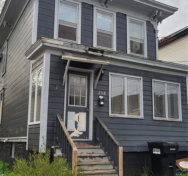 1st image of 208 Beecher St