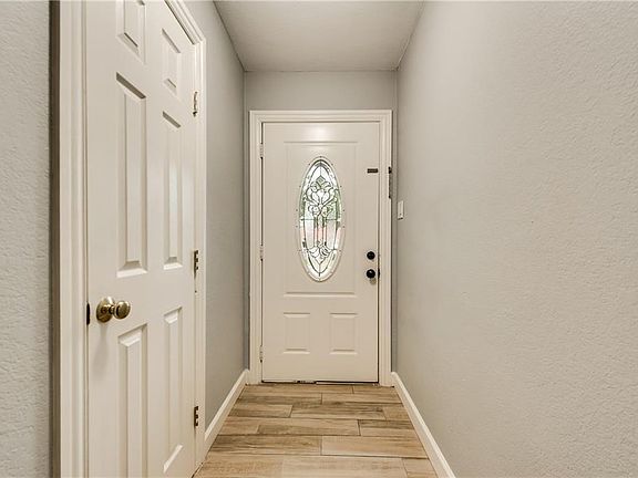 5th image of 1322 Cove Dr