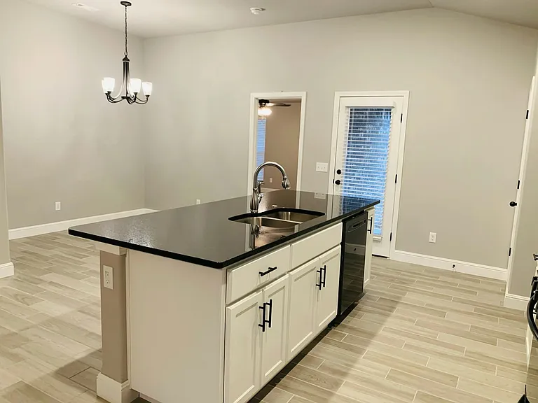 Kitchen & Dining Area