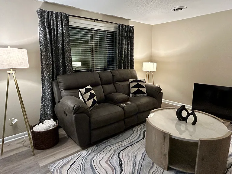 917 Davis Blvd #4 — Photo 8
