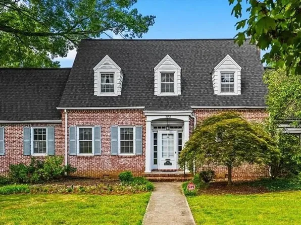 703 Woodland Dr, Greensboro, NC 27408