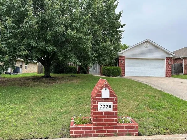 2220 Gray Dove Dr, Shawnee, OK 74804