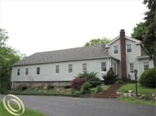 18990 Edenderry St, Northville, MI 48168